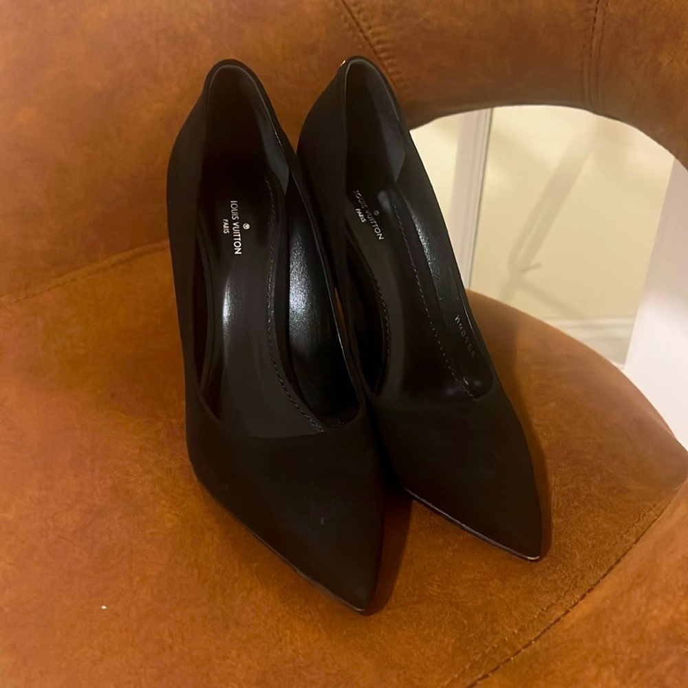 Louis Vuitton classic pumps